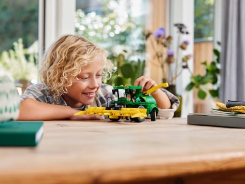 LEGO TECHNIC 42168 John Deere 9700 Forage Harvester LEGO TECHNIC 42168 John Deere 9700 Forage Harvester