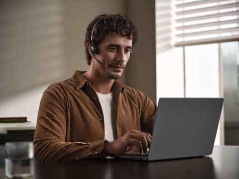 Słuchawki bezprzewodowe kostne Shokz OpenMeet mic-ANC USB-C + adapter USB-A czarne Słuchawki bezprzewodowe kostne Shokz OpenMeet mic-ANC USB-C + adapter USB-A czarne