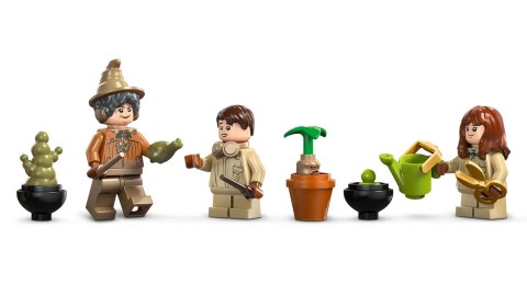 LEGO HARRY POTTER 76445 HOGWLEGO ARTS™ CASTLE: HERBOLOGY CLASS LEGO HARRY POTTER 76445 HOGWLEGO ARTS™ CASTLE: HERBOLOGY CLASS